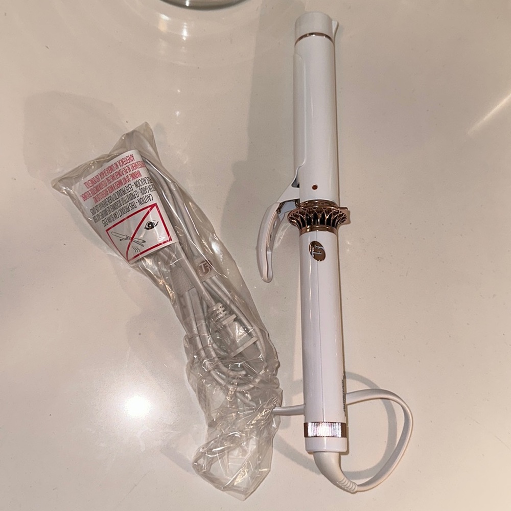 t3 swirl curling iron 1.25 UNUSED